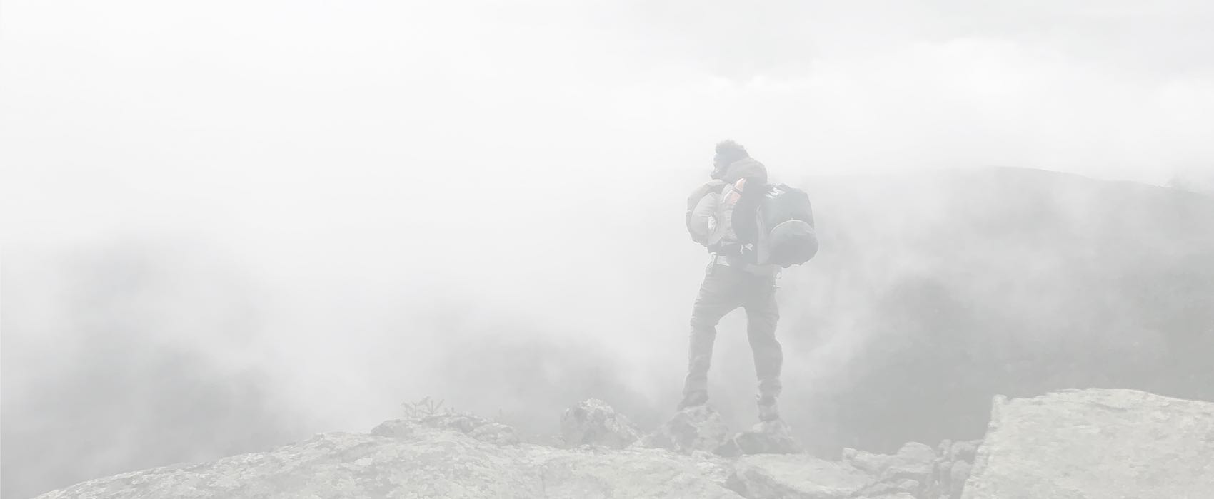 balazs-busznyak-3mtcyvbAqzM-unsplash Pro Official Vacuum Travel Bag